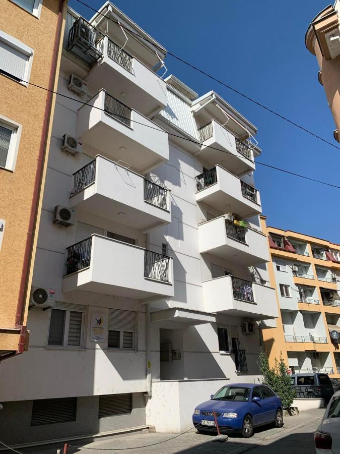 Bright Top Floor Apartment With Free Parking Skopje Esterno foto