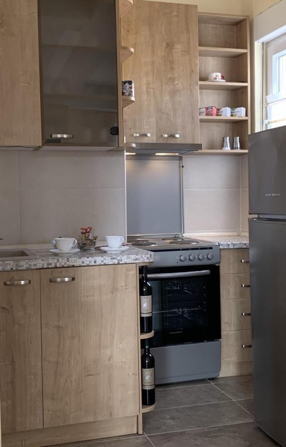 Bright Top Floor Apartment With Free Parking Skopje Esterno foto