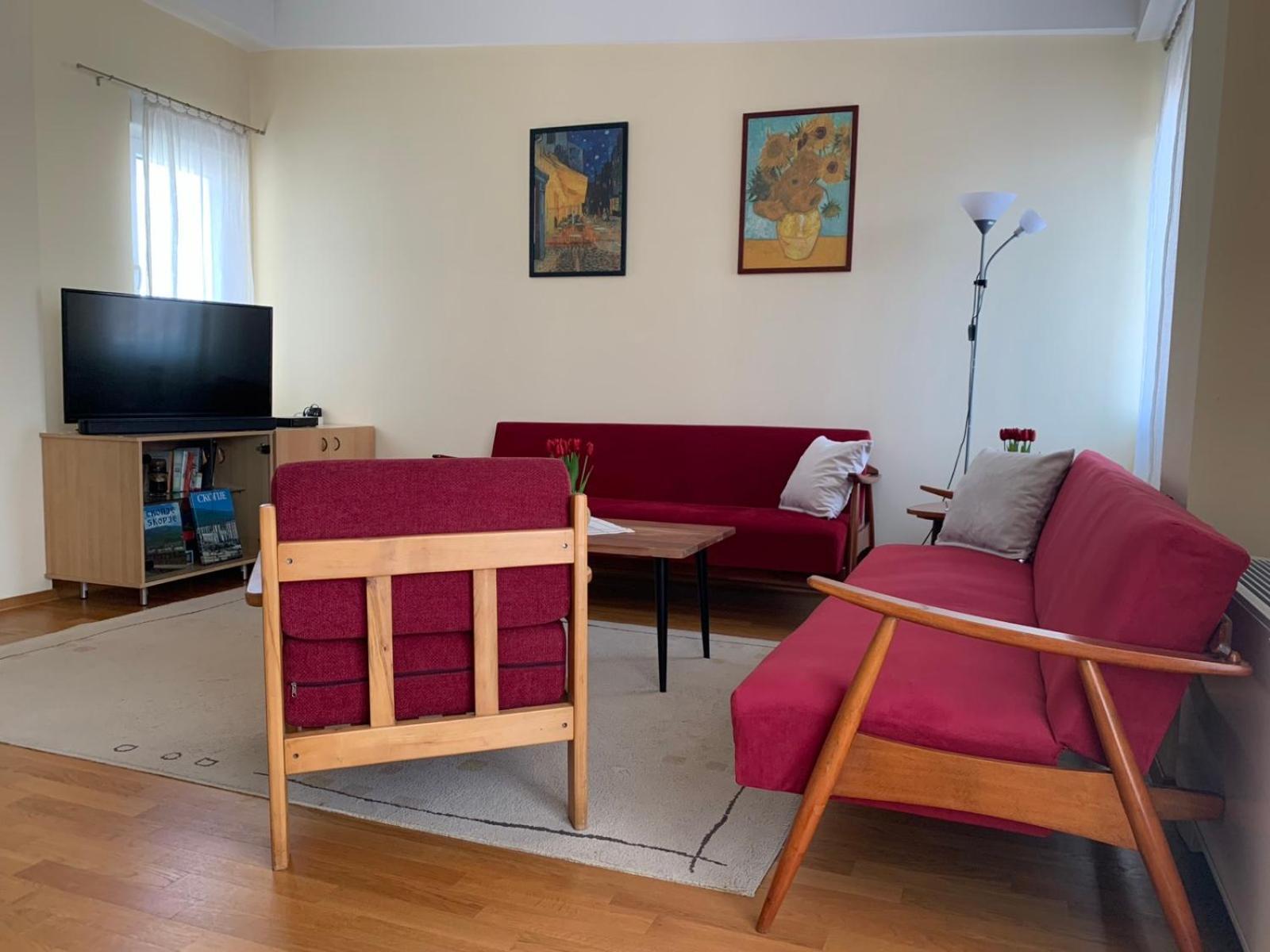 Bright Top Floor Apartment With Free Parking Skopje Esterno foto